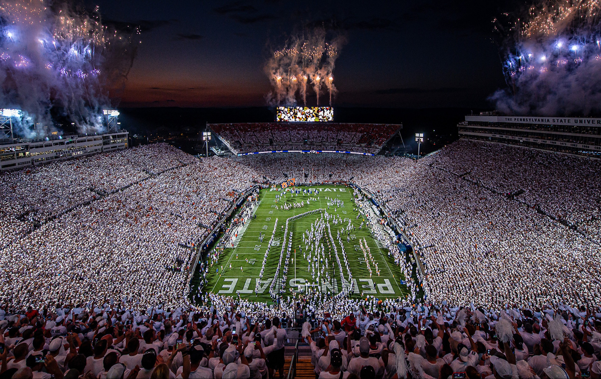 Game Day No. 6 Penn State Hosts Washington for Annual Penn State White